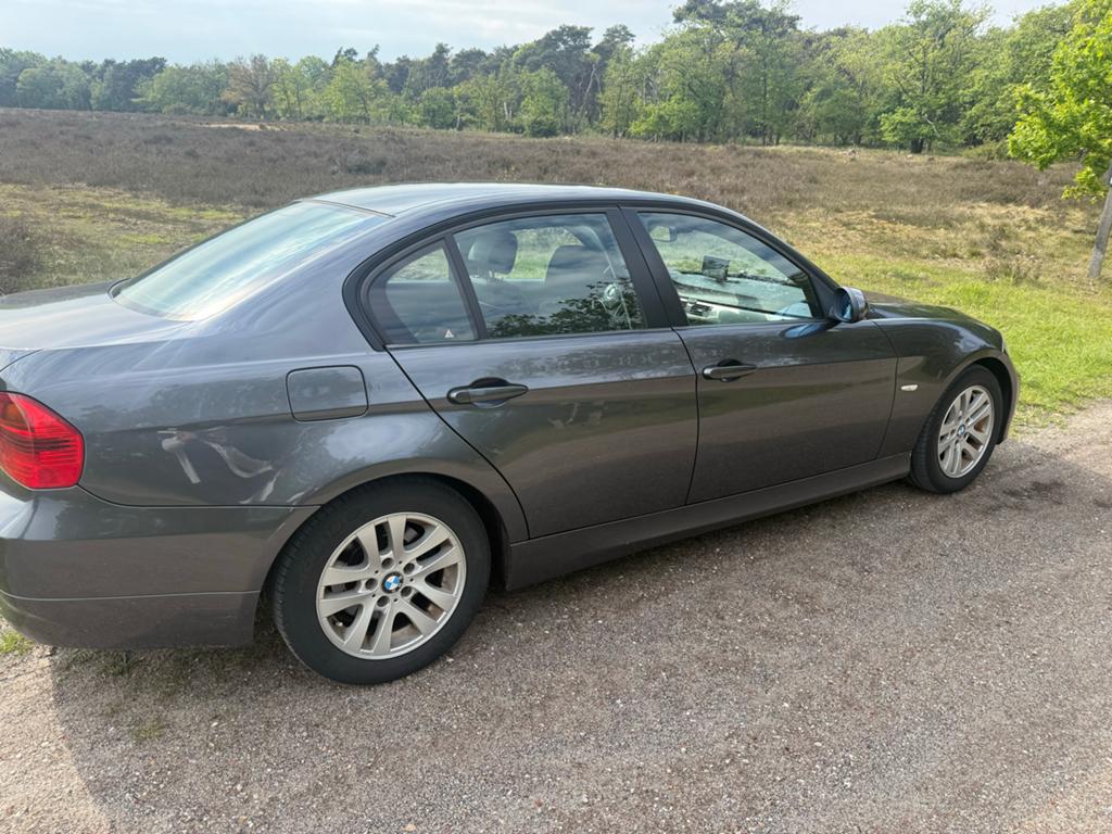 BMW 3-Serie 2.0 I 320 2008 Grijs orgineel Nederlandse auto, Auto's, 1345 kg, Achterwielaandrijving, 1995 cc, 4 cilinders