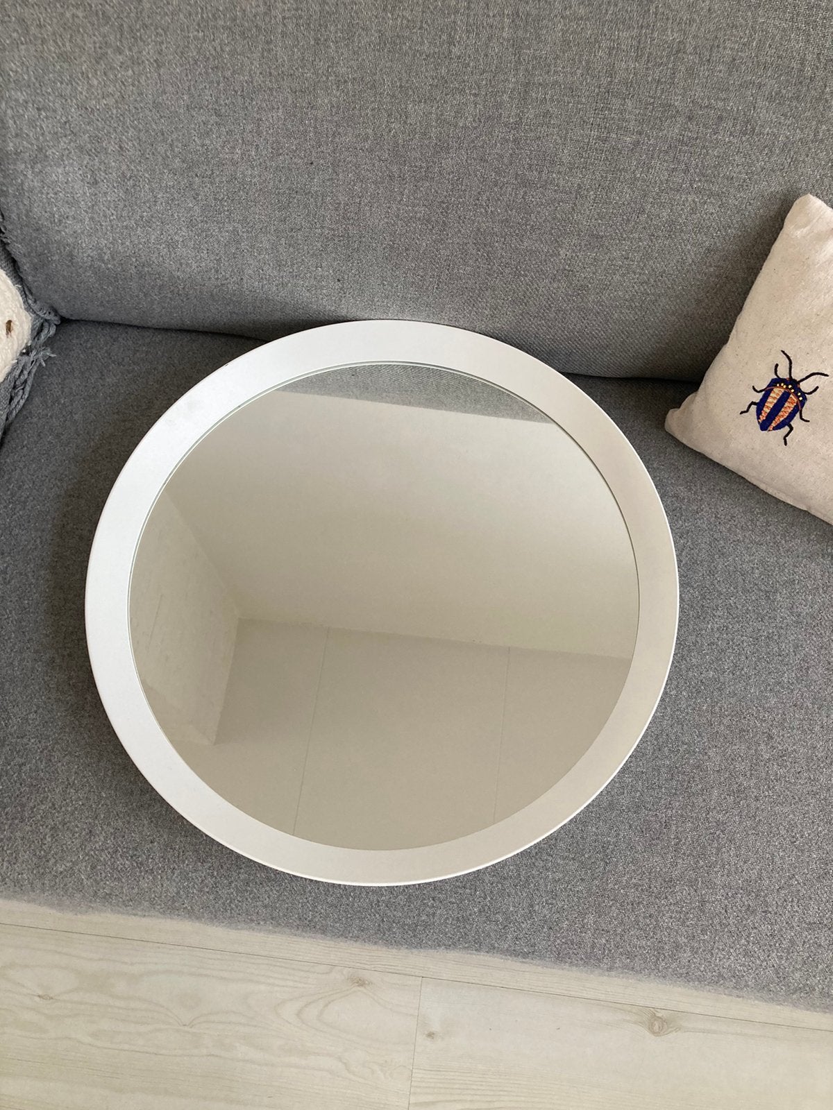 Ronde SPIEGEL van Ikea met witte rand, Huis en Inrichting, Woonaccessoires | Spiegels, Ophalen, Minder dan 50 cm, Gebruikt, Rond