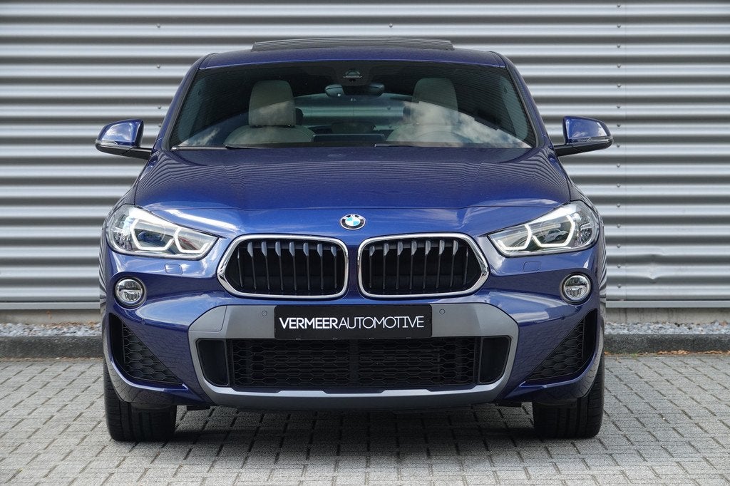 BMW X2 xDrive25d High Executive M-Sport | Panodak | H&K | Tr, Auto's, BMW, Automaat, 2000 kg, Blauw, Bedrijf