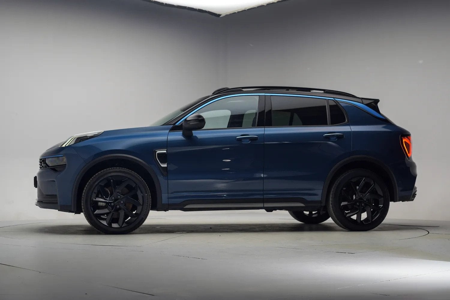 Lynk & Co 01 1.5 PHEV MY23 Blauw [ SoH 94,6% | Zwarte hemel, Automaat, Blauw, Bedrijf, 1854 kg