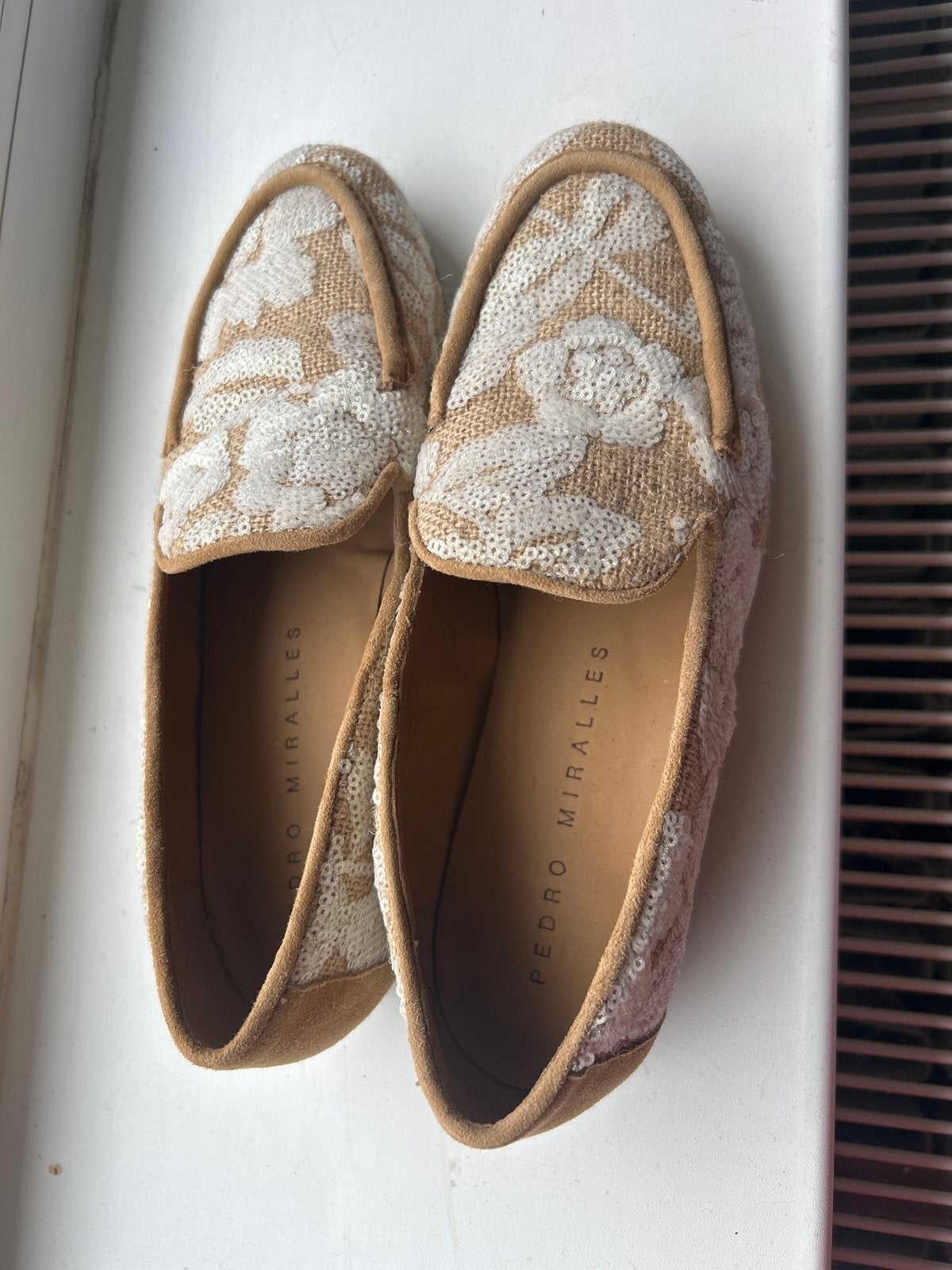 Pedro Miralles Instappers met pailletten, maat 37, Ophalen of Verzenden, Nieuw, Beige, Instappers