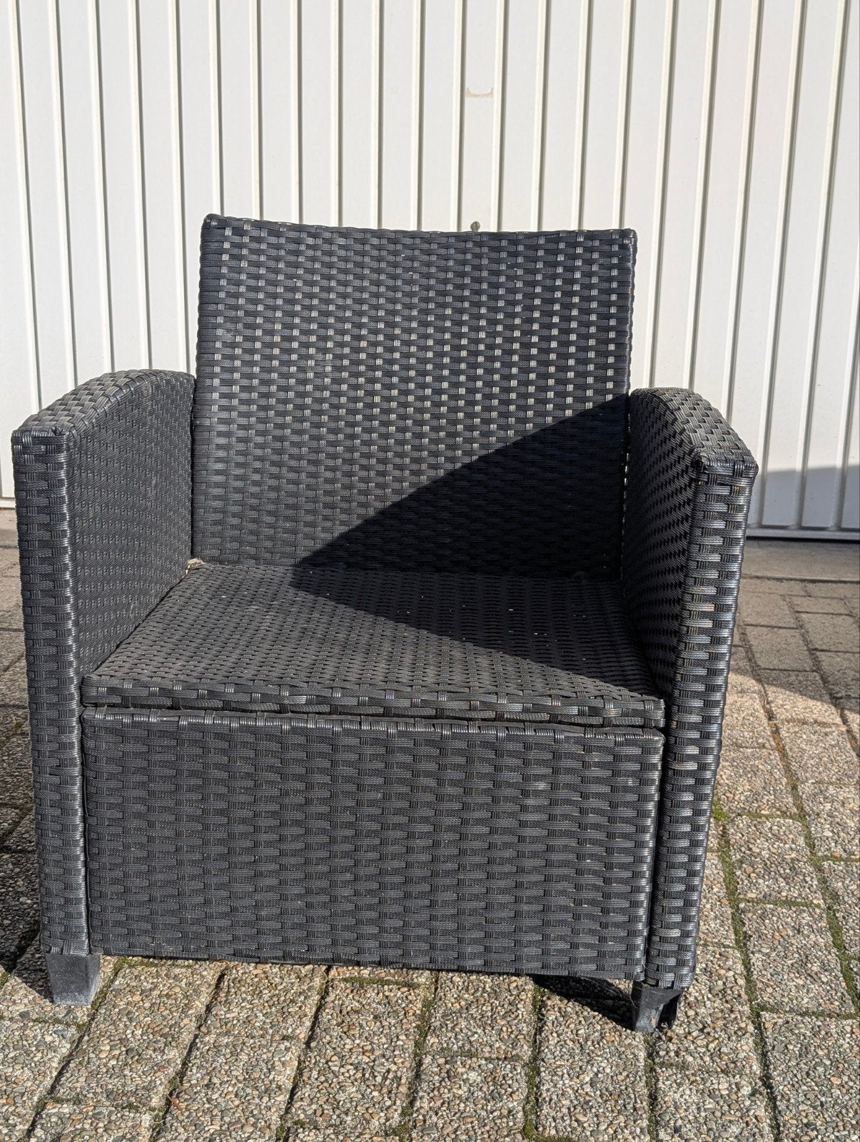 Tuinstoel - Donkergrijs Wicker - Beschadigd pootje, Tuin en Terras, Ophalen, Gebruikt, Wicker
