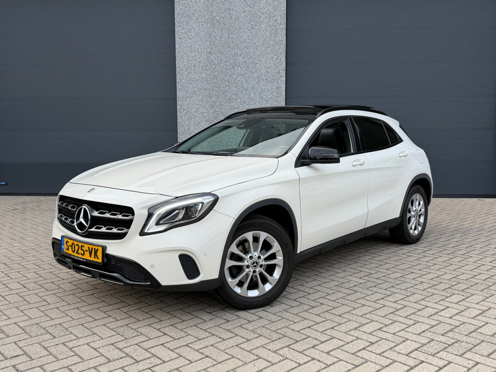 Mercedes-Benz GLA 200 156pk 7G-DCT 2017 Wit, Auto's, Mercedes-Benz, Lichtsensor, Leder en Stof, Wit, 1595 cc
