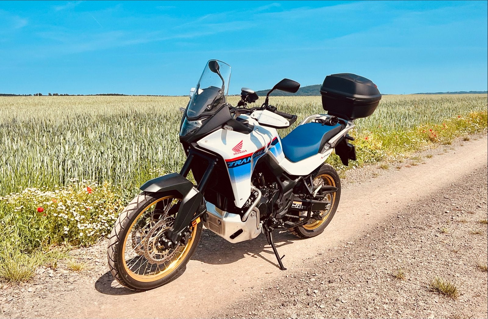 Honda Transalp 750 (2024) - Zo goed als nieuw!, Motoren, 750 cc, 2 cilinders, Occasion, Motorrijbewijs A
