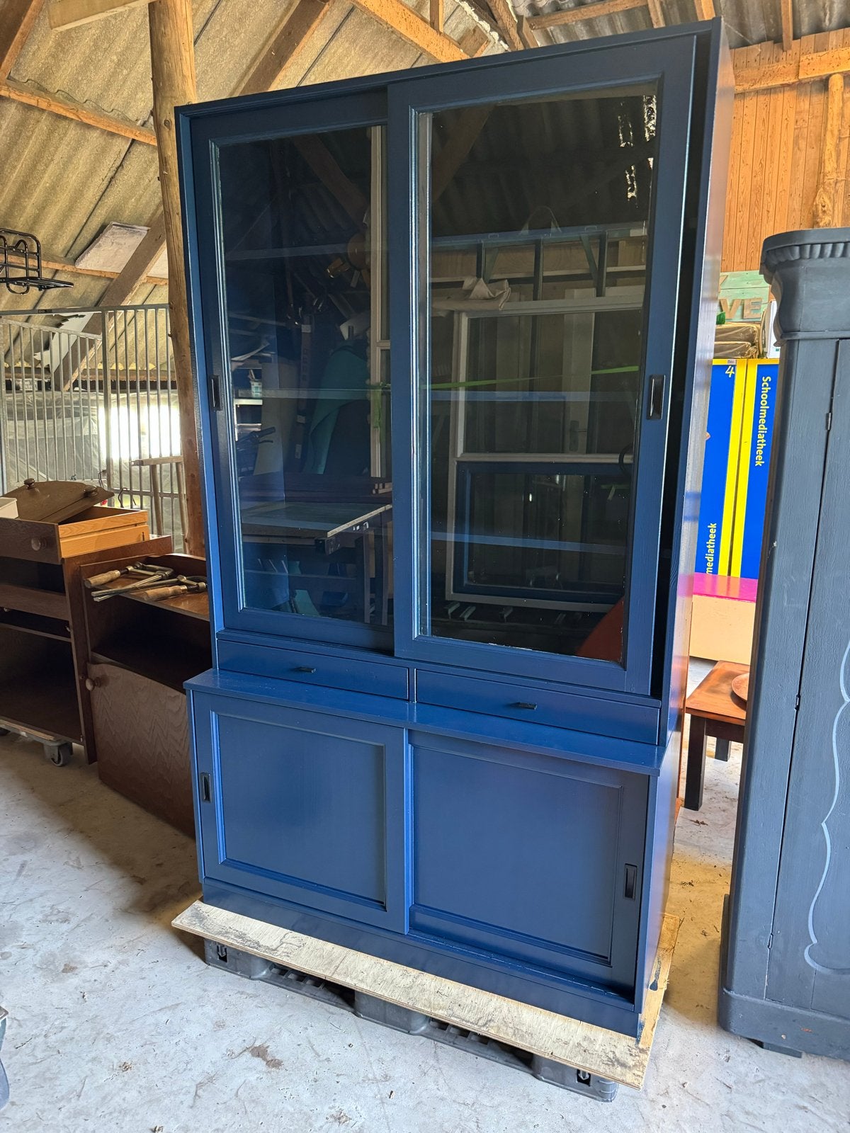 Stijlvolle Blauwe Buffetkast met Glazen Schuifdeuren, Ophalen, Gebruikt, 100 tot 150 cm, 200 cm of meer