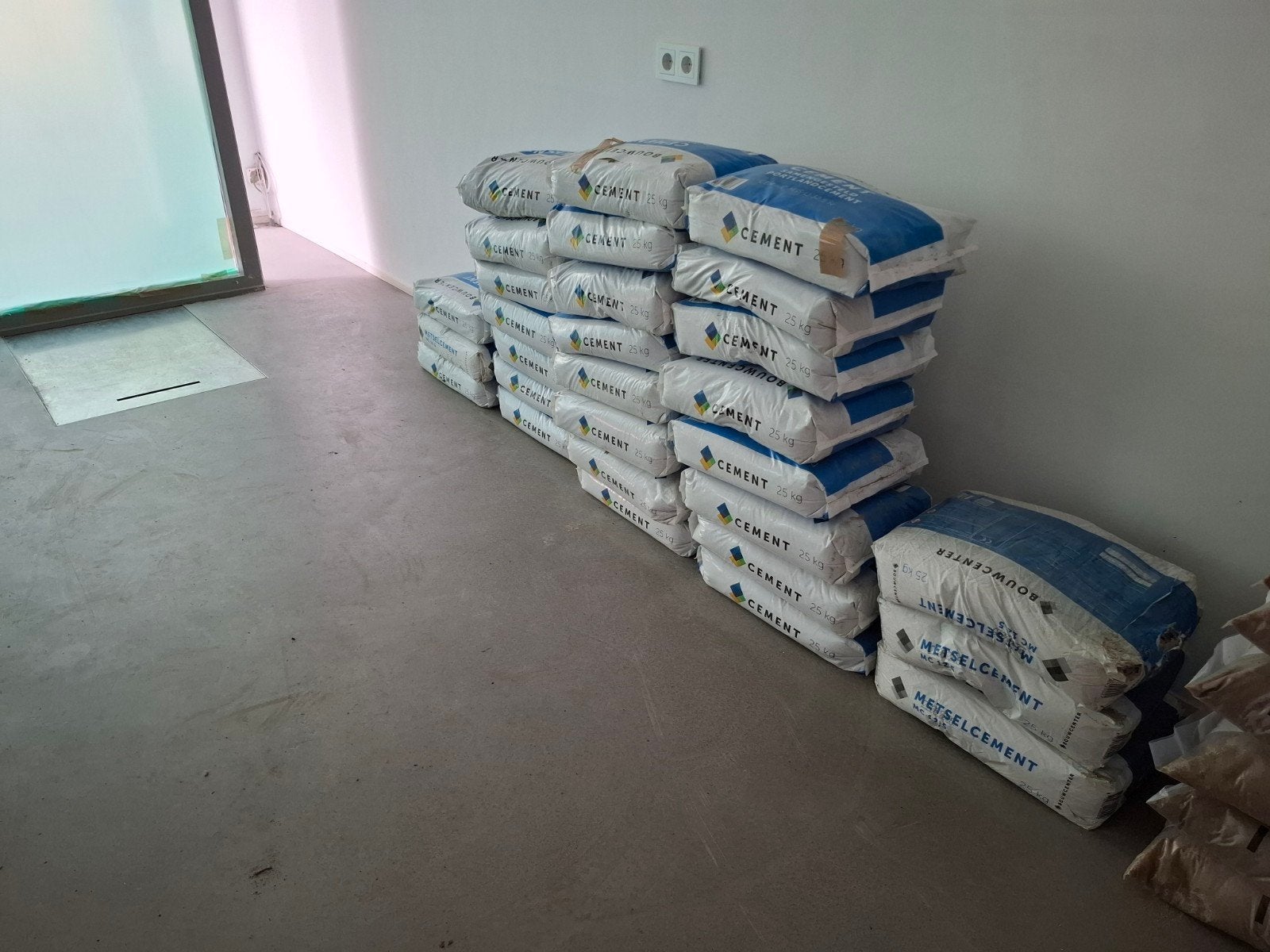 Grote partij cement en metselcement te koop, Doe-het-zelf en Verbouw, Ophalen