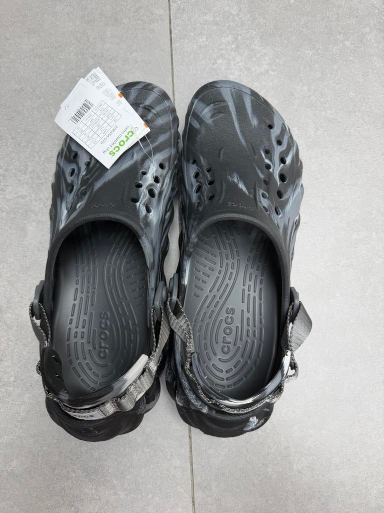 Nieuwe Crocs Echo Marbled Clog Zwart/Grijs Maat 45/46, Kleding | Heren, Schoenen, Ophalen of Verzenden, Nieuw, Zwart, Slippers