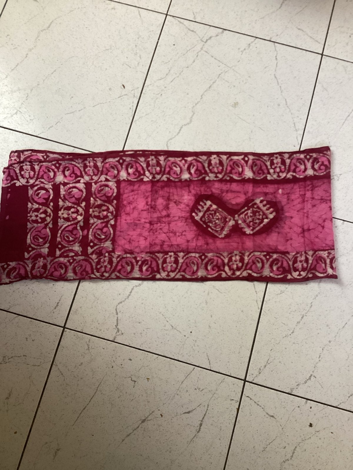 Roze Sjaal met Batik Patroon, Ophalen of Verzenden, Zo goed als nieuw, Maat 38/40 (M), Sjaal