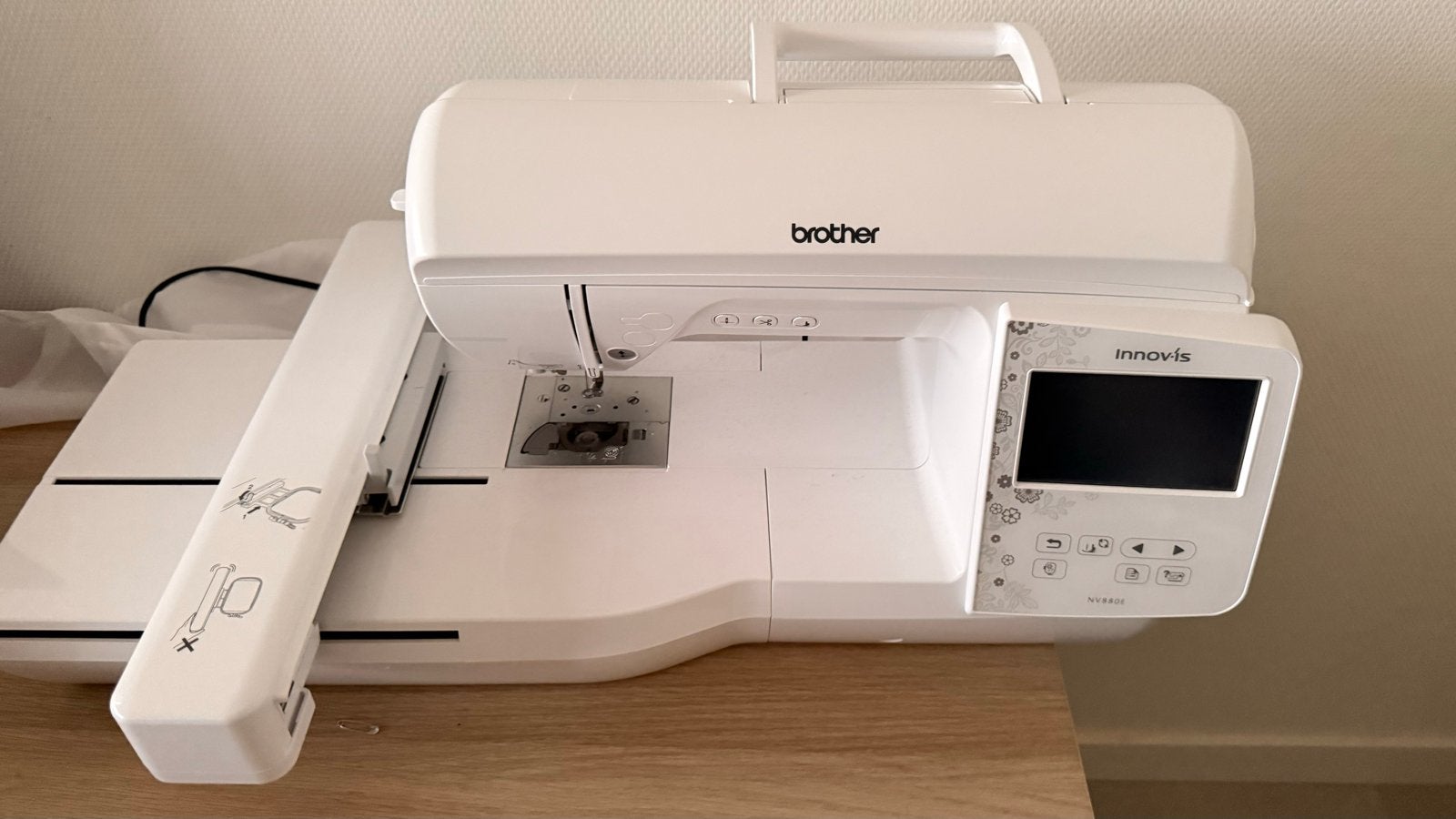Brother Innovis 880E borduurmachine - Zo goed als nieuw, Ophalen, Zo goed als nieuw, Machineborduren, Borduurmachine
