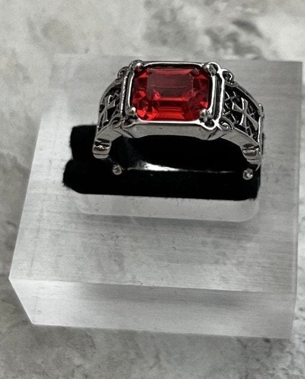 Tibet zilveren ring met rode steen, maat 19, nieuw, 19 tot 20, Nieuw, Ophalen of Verzenden, Rood