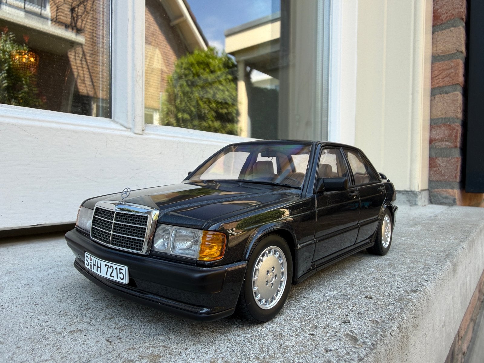 1:18 Mercedes 190E 2.3-16V zwart 1986 W201 Autoart 76122, Hobby en Vrije tijd, Modelauto's | 1:18, Auto, Autoart, Ophalen of Verzenden
