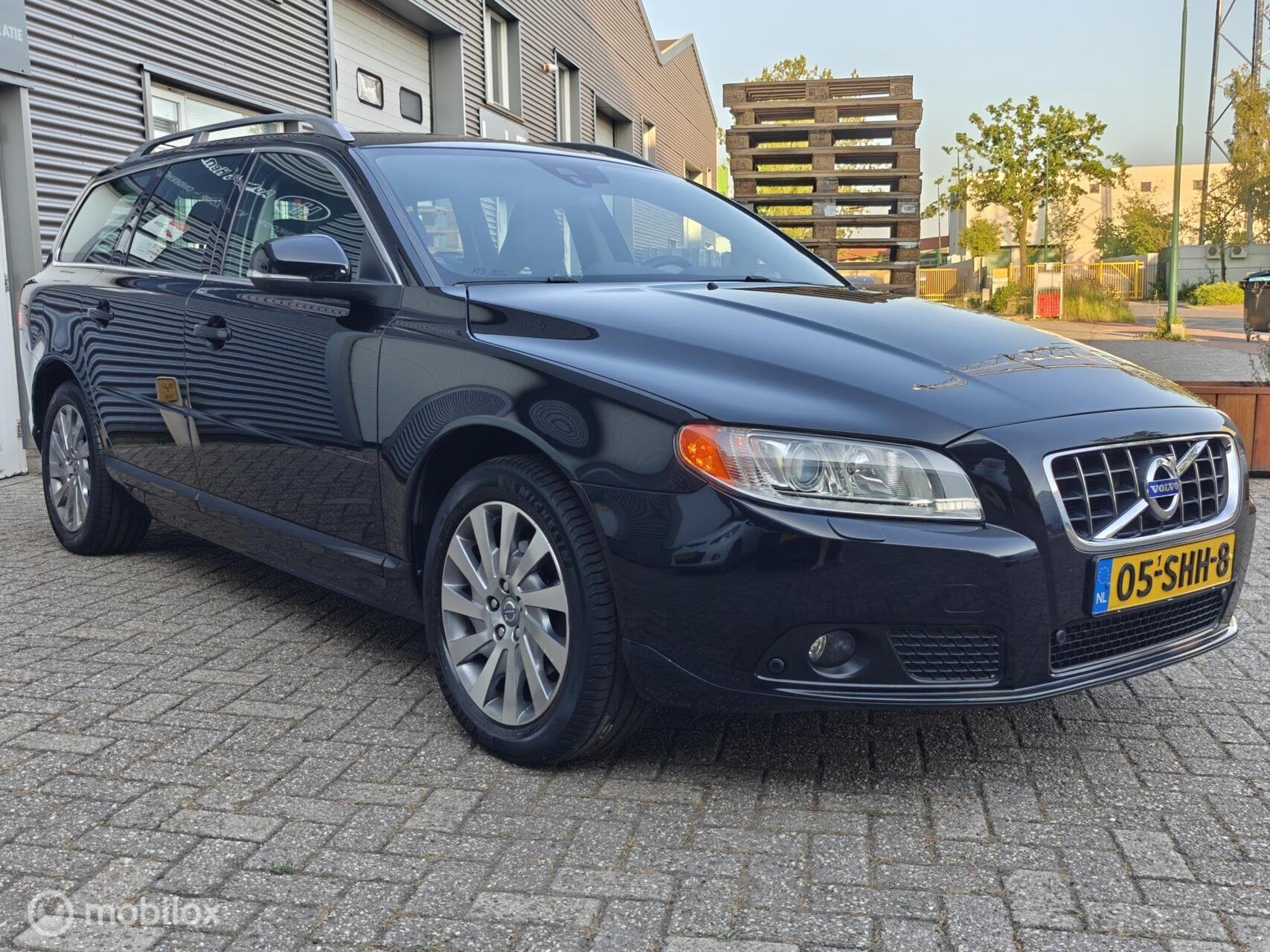 Volvo V70 1.6T4 180pk Lim. Edition Volleder PDCv+a aTrekhaak, Euro 5, 15 km/l, Zwart, 4 cilinders