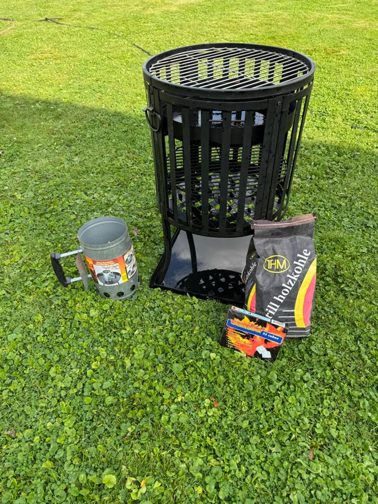 Complete BBQ Set: Grill, Starter, Houtskool & Gereedschap, Ophalen, Zo goed als nieuw