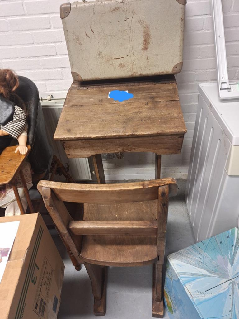 Vintage houten schoolbank met lessenaar en stoel, Ophalen