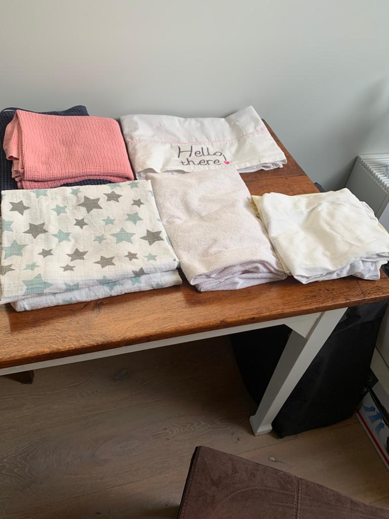 Ledikantje beddengoed, Kinderen en Baby's, Kinderkamer | Beddengoed, Gebruikt, Overige typen, Wit, Jongetje of Meisje, Ophalen of Verzenden