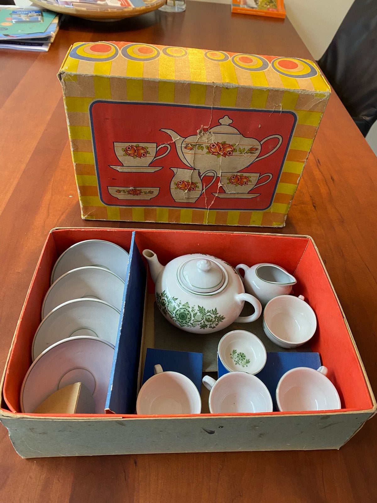 Kinderserviesje DE, Ophalen