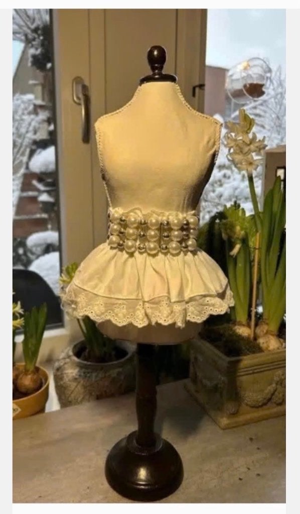 Vintage Toonbank Paspop 55 cm met rok en parellook centuur, Antiek en Kunst, Ophalen of Verzenden