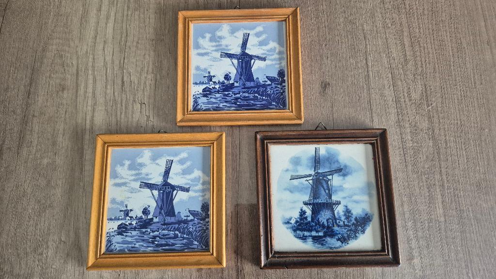 3x Delfts blauwe tegeltjes met een molen in een lijstje, Ophalen of Verzenden
