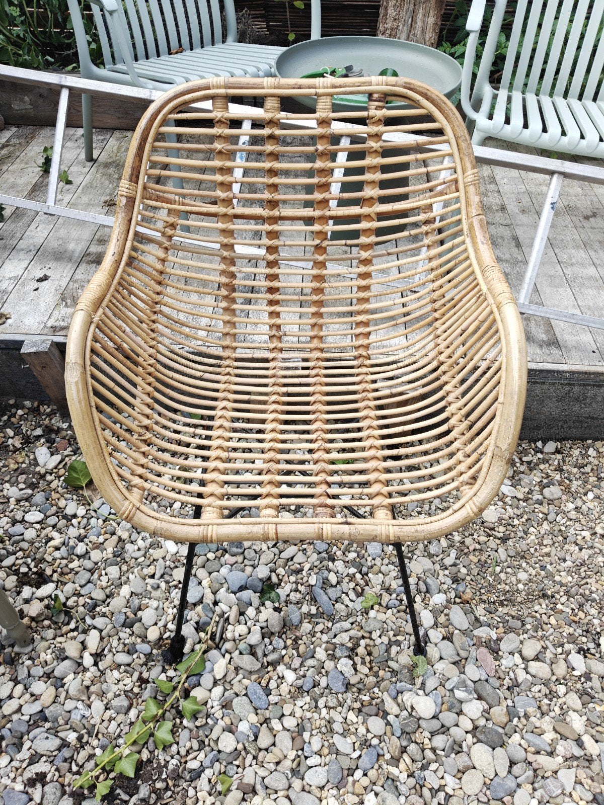 Nette rieten stoel met metalen onderstel, Huis en Inrichting, Stoelen, Ophalen, Overige kleuren, Bohemian, Natuurlijk, Zo goed als nieuw