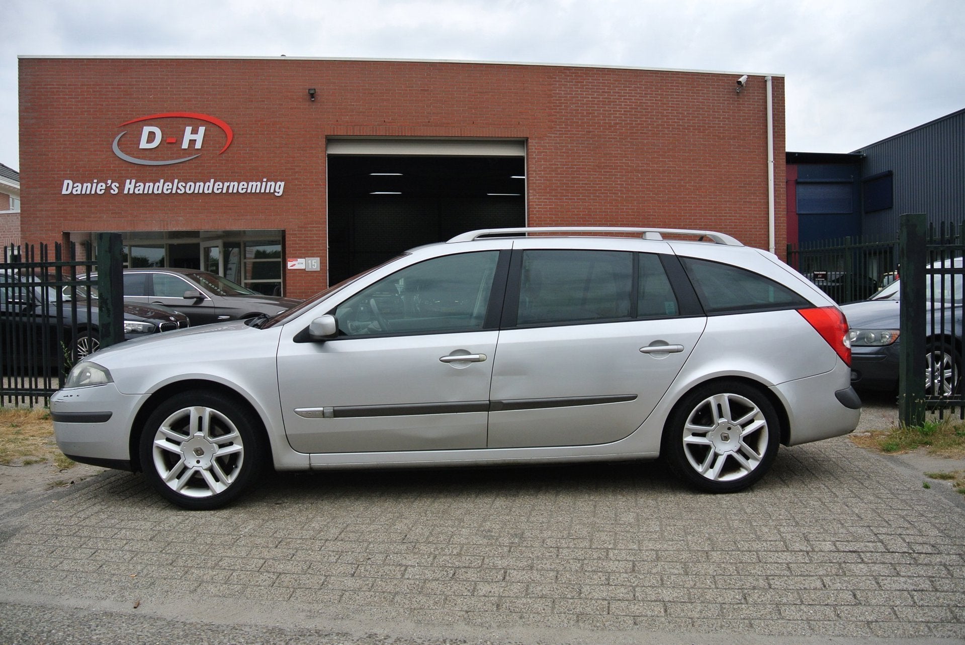 Renault Laguna Grand Tour 2.0-16V Tech Line airco apk 31-03-, Voorwielaandrijving, 135 pk, Gebruikt, Leder en Stof