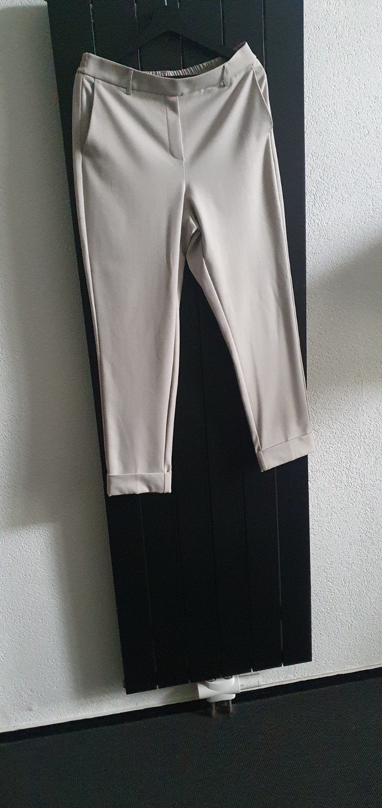 Dames pantalon  €10.00, Beige, Zo goed als nieuw, Lang, Ophalen