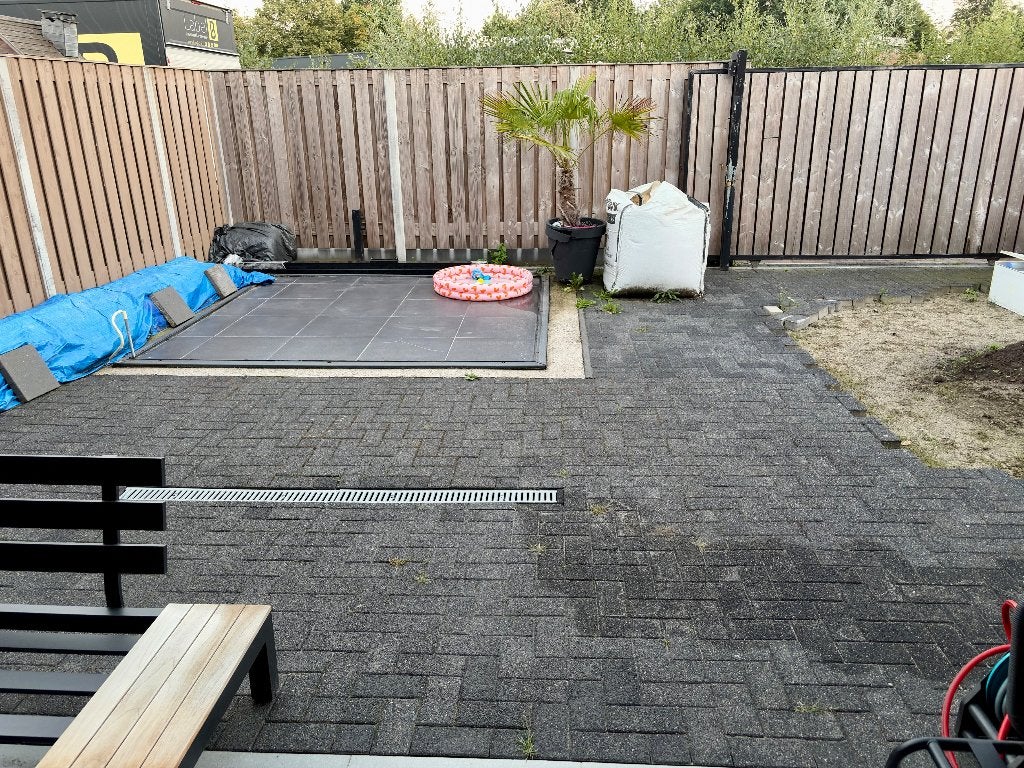GRATIS 28m2 antraciete betonklinkers, Tuin en Terras, Ophalen, Klinkers, Zo goed als nieuw, 10 m² of meer