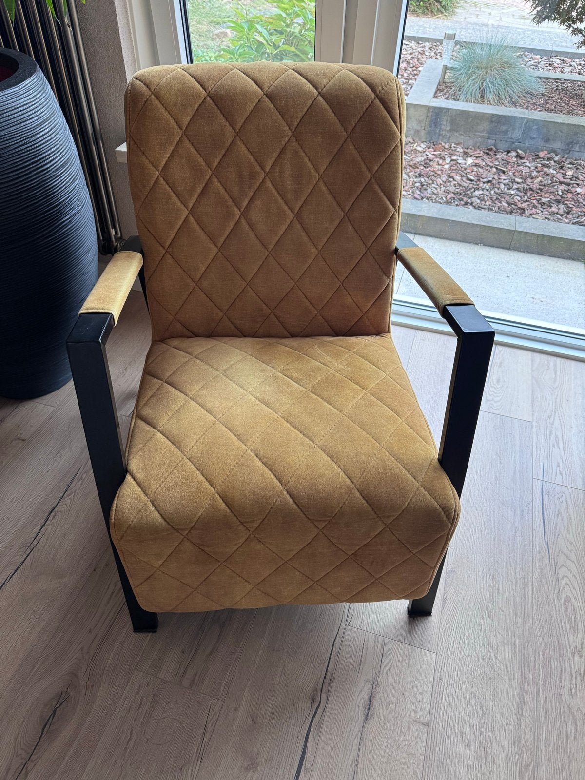 Comfortabele fauteuil in okergeel met metalen frame, Ophalen, Gebruikt, 75 tot 100 cm, Stof
