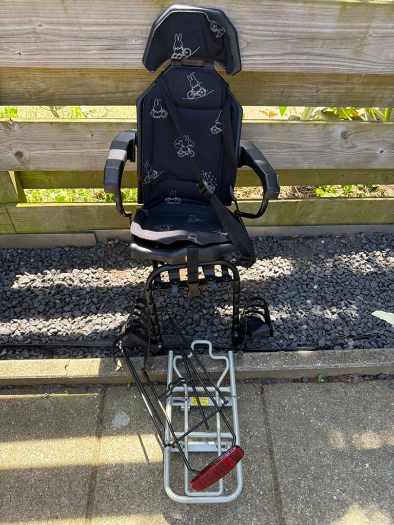 Miffy fietsstoeltje met bagagedrager, Fietsen en Brommers, Fietsaccessoires | Fietsstoeltjes, Achterzitje, 9 t/m 18 kg, Ophalen of Verzenden