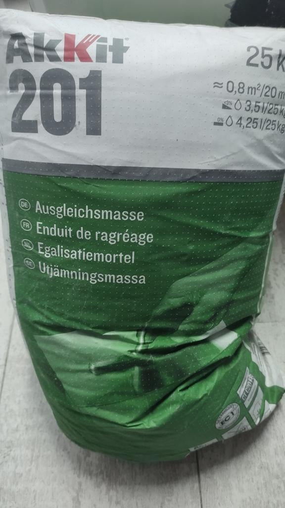 Egalisatiemortel Akkit 201 25 kg + ongeveer 15 kg, Ophalen, Zo goed als nieuw