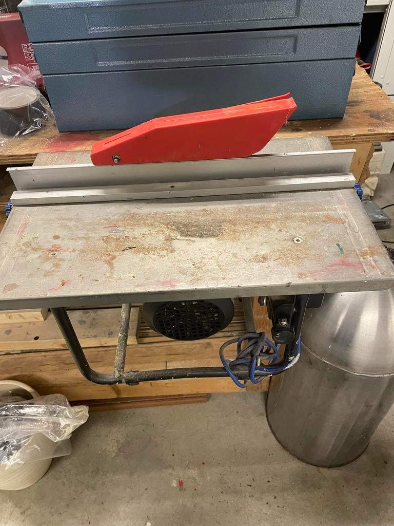 Ferm FZB-205/800N Cirkelzaag - 800W, 205mm blad, Doe-het-zelf en Verbouw, Gereedschap | Zaagmachines, Gebruikt, Cirkelzaag, 600 tot 1200 watt