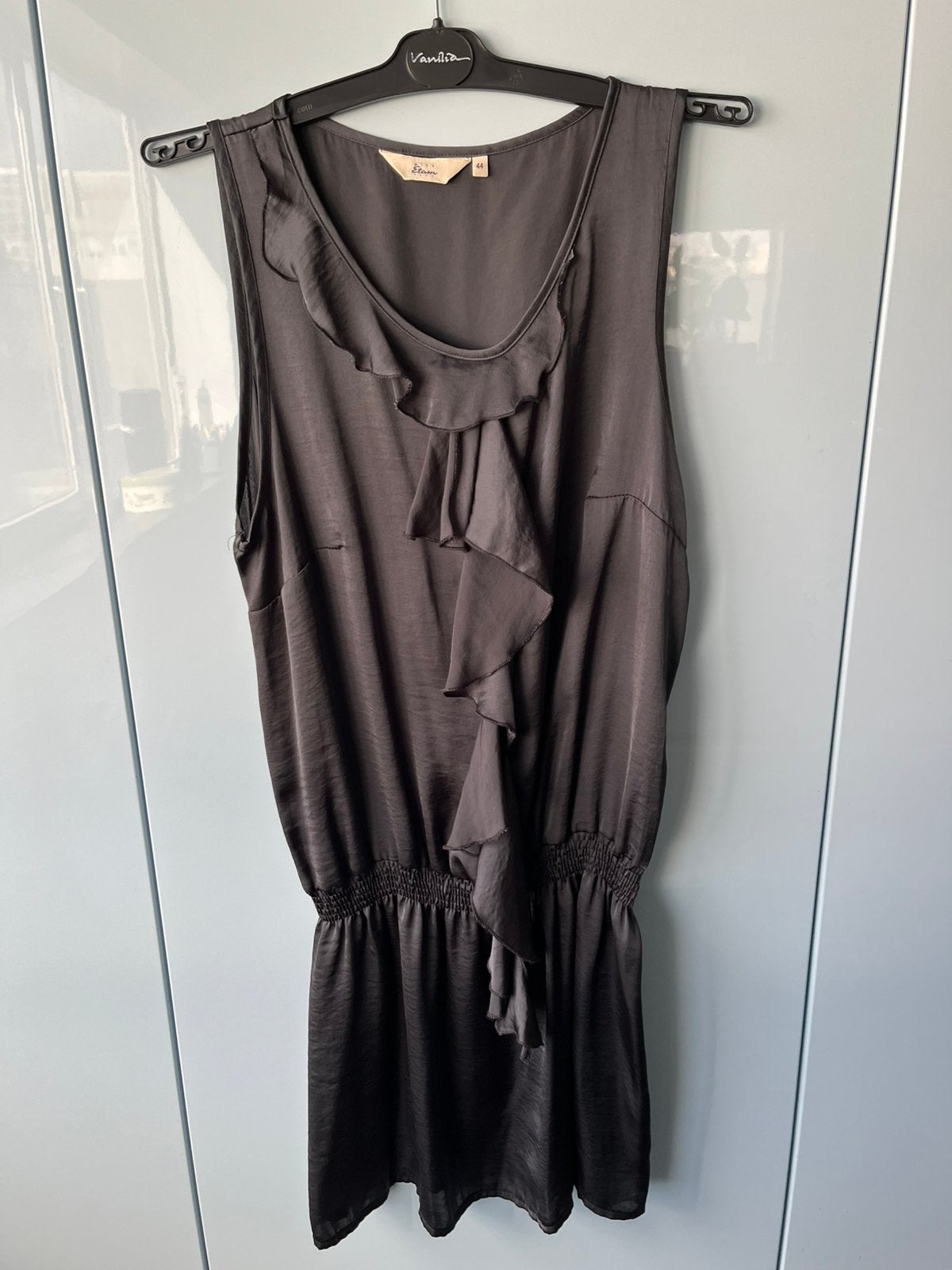 Miss etam tuniek grijs maat 44 zonder mouw elastieke band., Kleding | Dames, Ophalen of Verzenden, Zo goed als nieuw, Maat 42/44 (L)