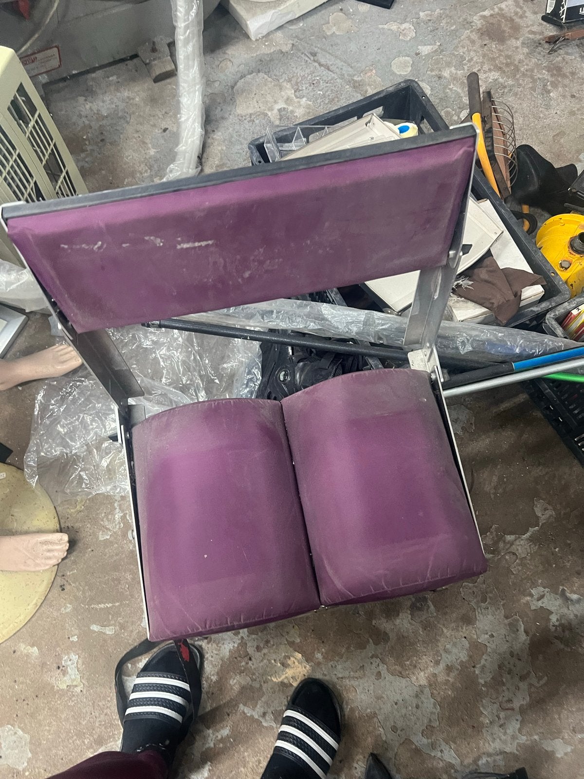 Foto 2 van V-Cushion stoel - paars met metalen frame