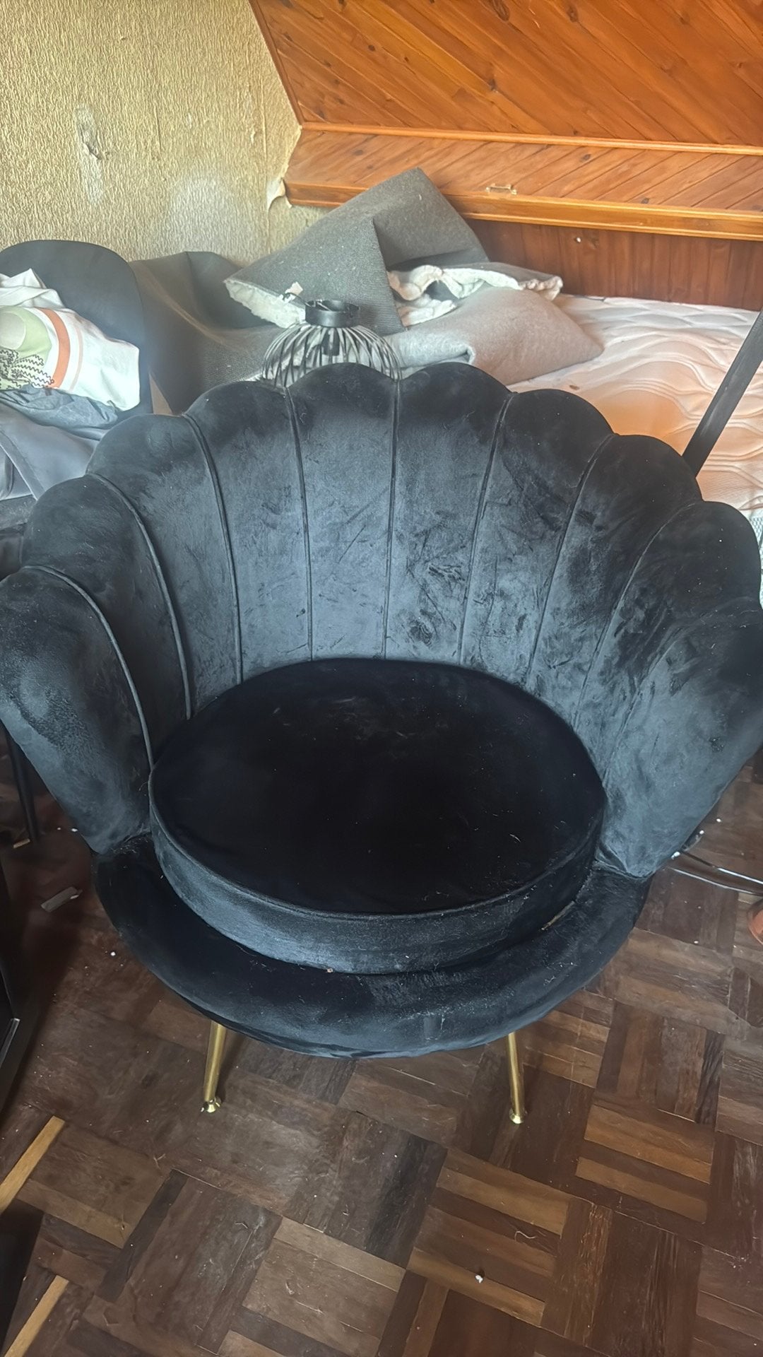 Mooie zwarte schelpen stoel met goud, Ophalen, Zo goed als nieuw, 50 tot 75 cm
