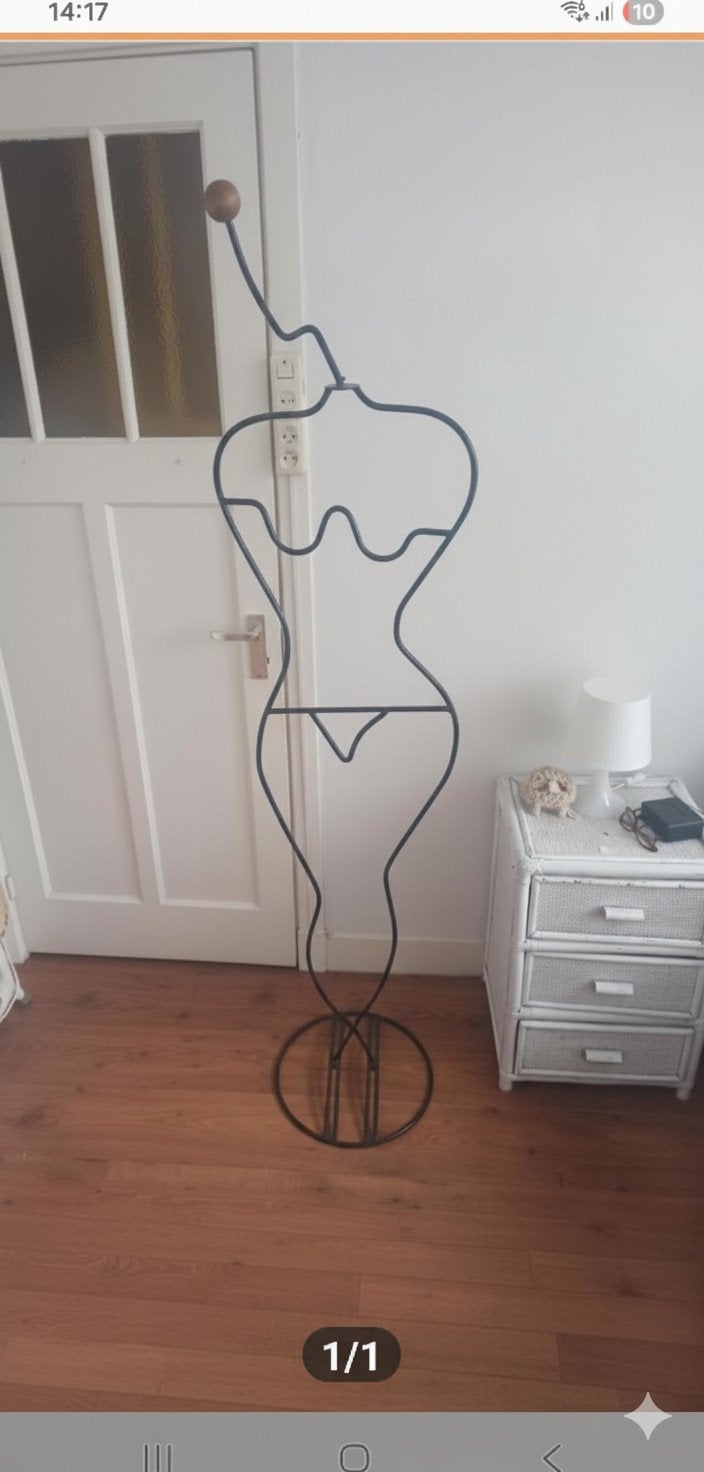 Dress Girl, Ophalen