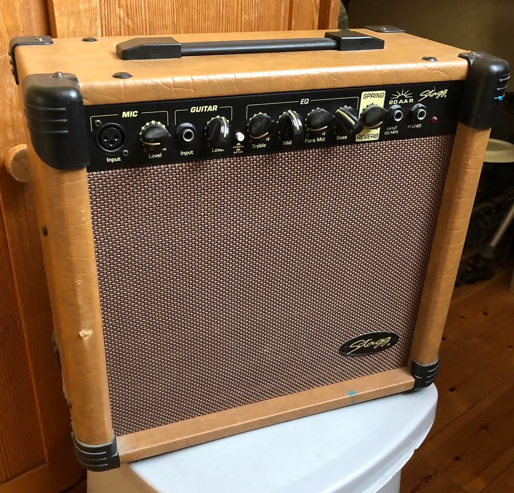 Stagg Gitaarversterker. Afm. 40x40x20cm, Muziek en Instrumenten, Versterkers | Bas en Gitaar, Ophalen, Gebruikt, Minder dan 50 watt
