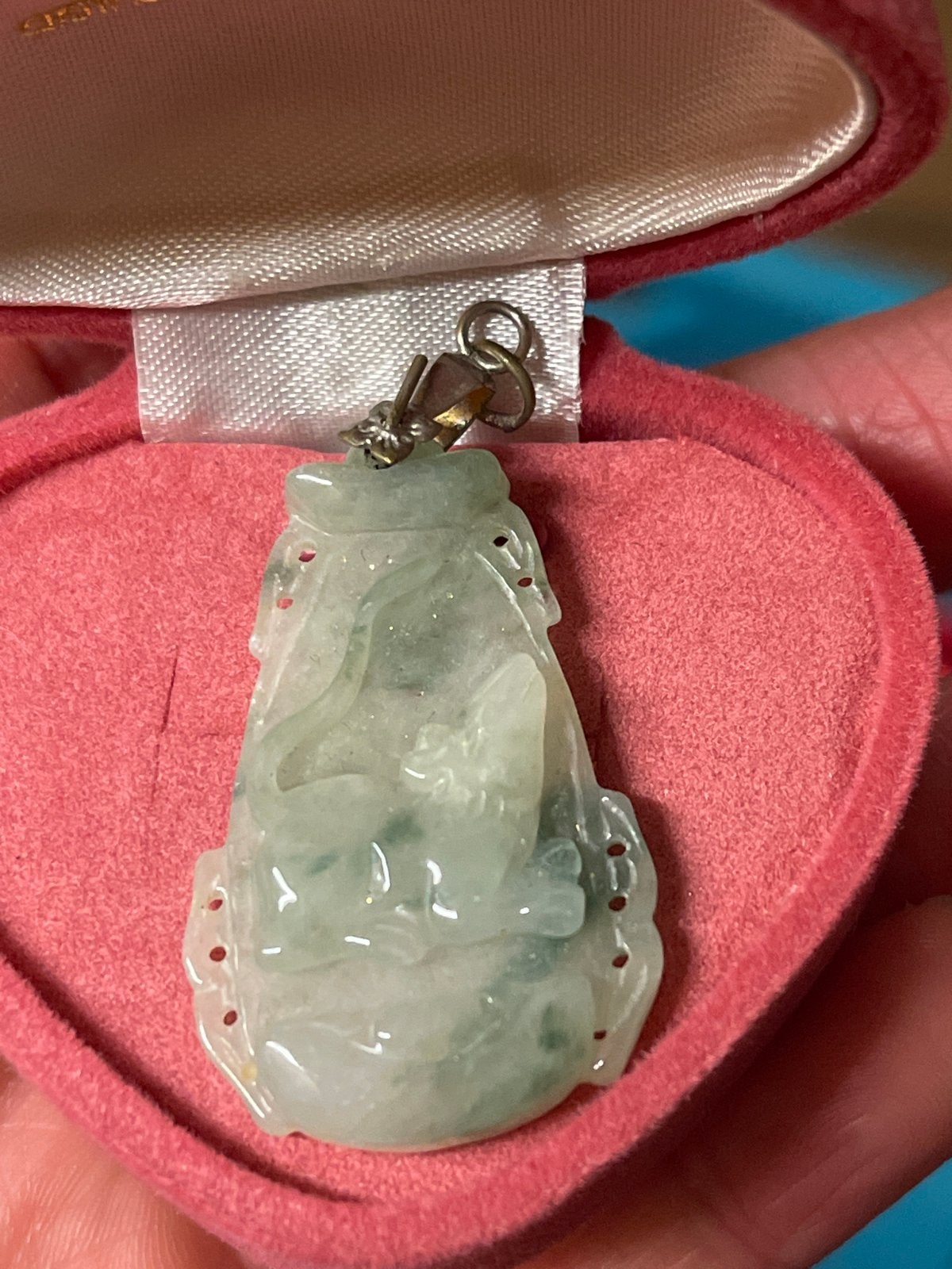 Prachtige Jade Hanger met gedetailleerd snijwerk, Met hanger, Ophalen of Verzenden, Zo goed als nieuw, Steen of Mineraal