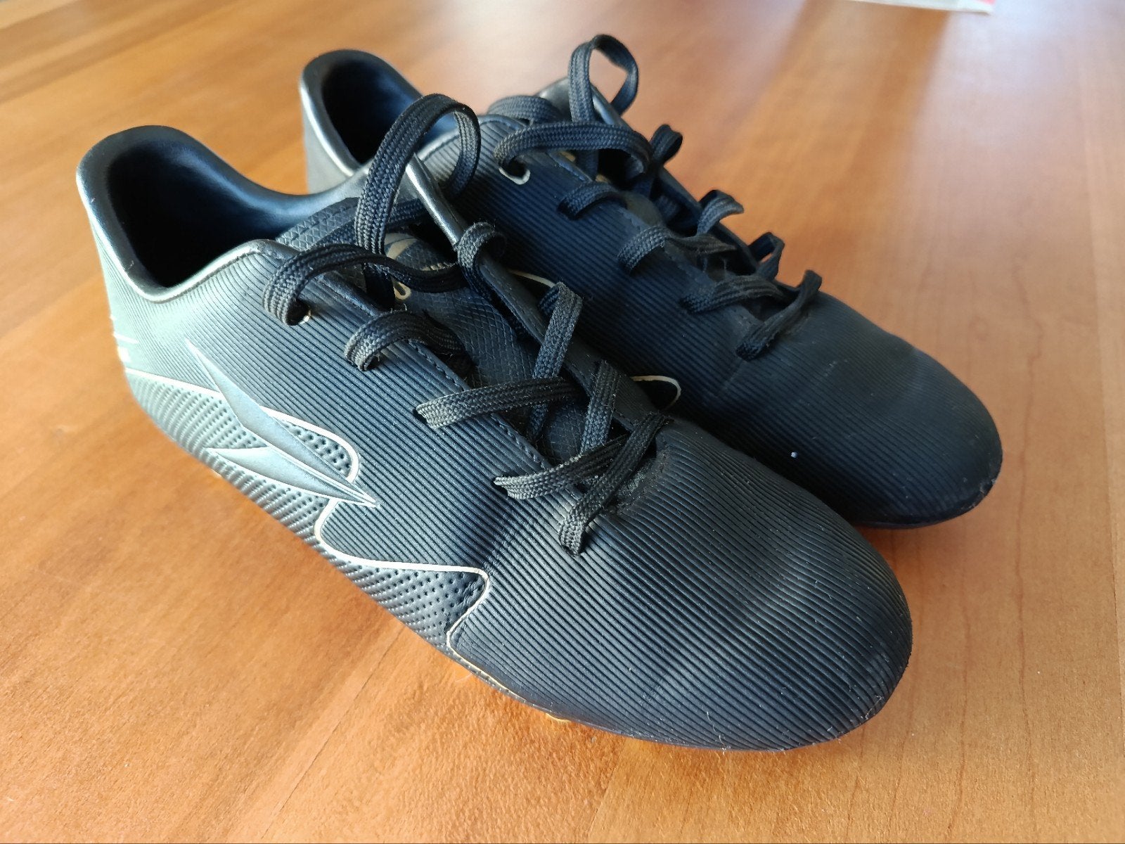 Dutchy voetbalschoenen zwart/goud, Sport en Fitness, Ophalen, Gebruikt, Schoenen
