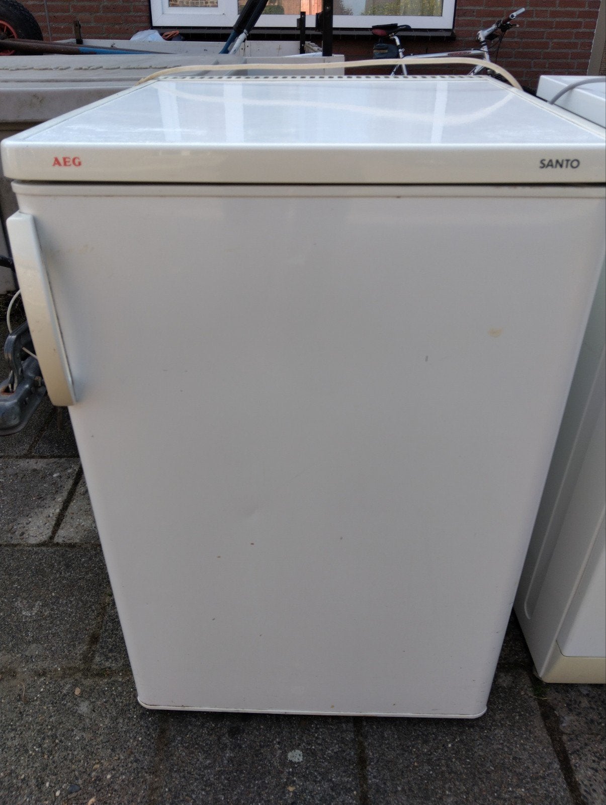 Compacte AEG Santo koelkast met vriesvak, Gebruikt, 75 tot 100 liter, 45 tot 60 cm, Met vriesvak