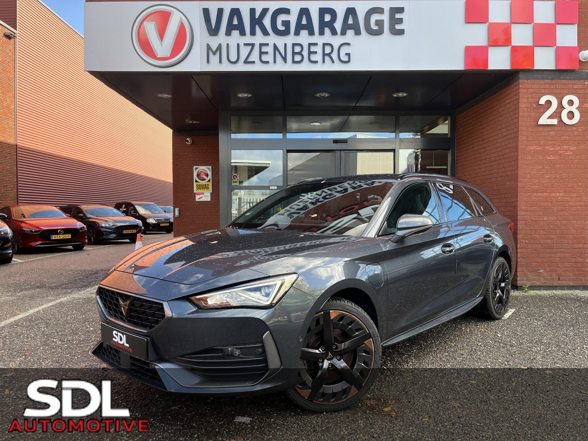 CUPRA Leon Sportstourer 1.4 e-Hybrid VZ Copper Edition 245PK, Auto's, Dealer onderhouden, 77 km/l, Gebruikt, Zwart