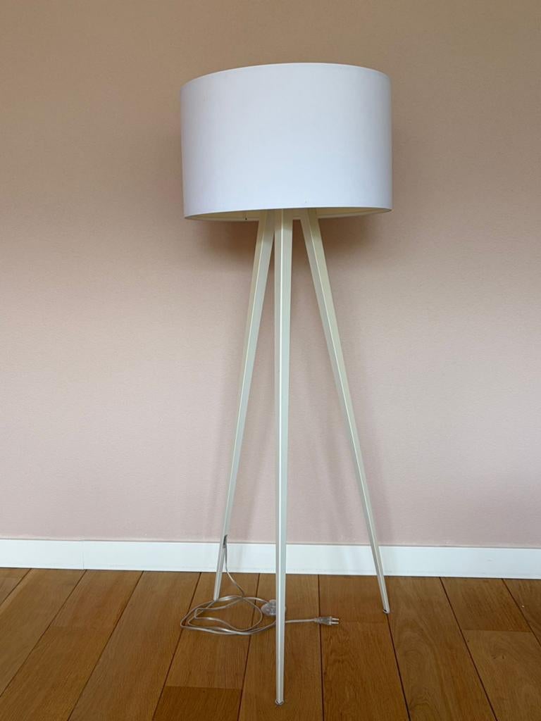 Tripod vloerlamp van Zuiver, wit, Huis en Inrichting, Lampen | Vloerlampen, Ophalen, Zo goed als nieuw, 150 tot 200 cm
