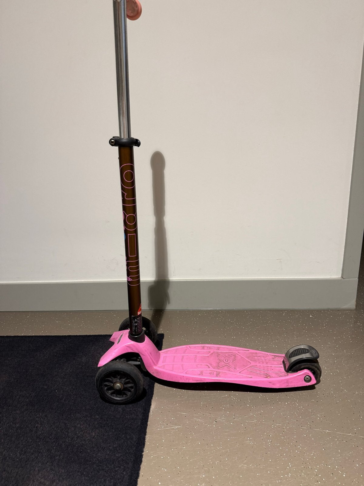 Micro Maxi step roze/zwart, Fietsen en Brommers, Ophalen, Gebruikt, Gewone step