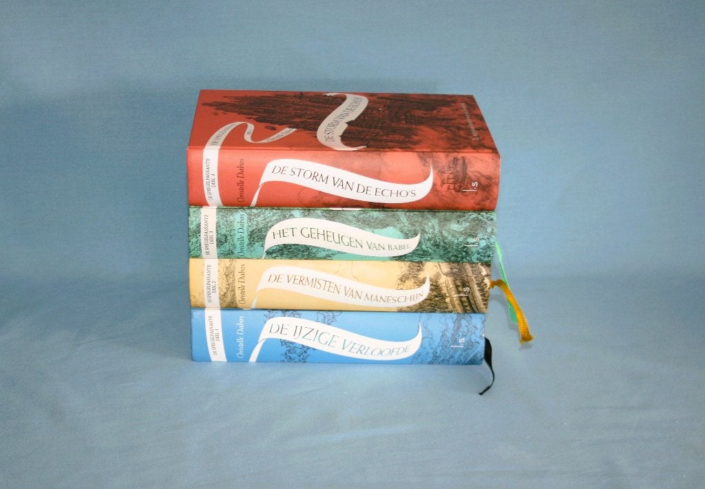 De Spiegelarbeiders - Christelle Dabos (4-delige serie), Boeken, Ophalen of Verzenden, Zo goed als nieuw, Christelle Dabos