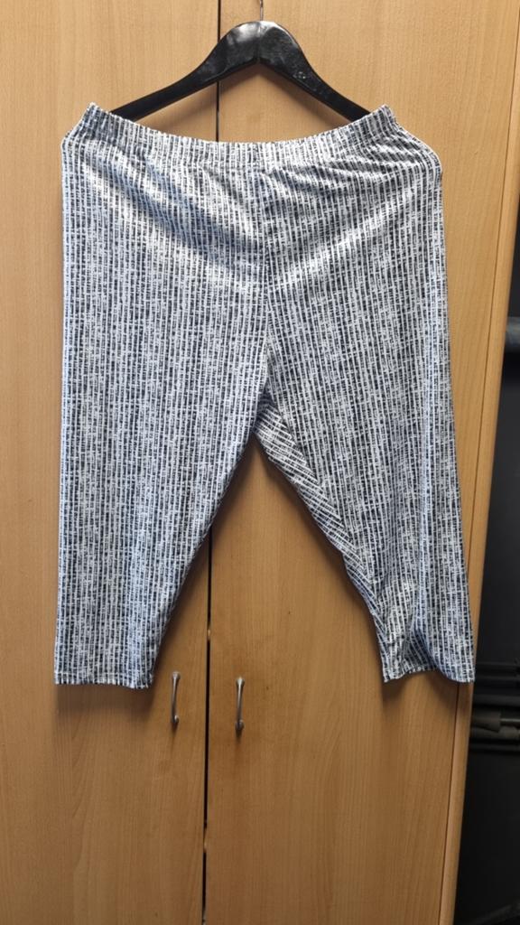Zwart-wit gestreepte capri legging, maat 44, Legging, Overige kleuren, Ophalen of Verzenden, Maat 44/46 (L)