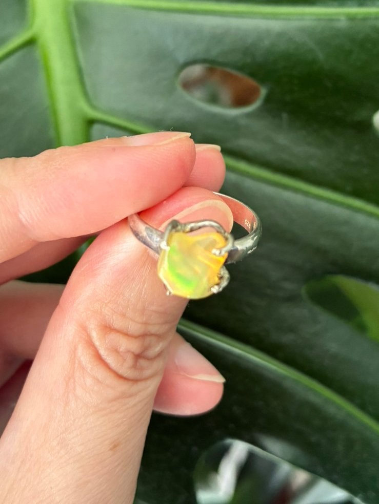 Ruwe etiopisch opaal ring maat 52, Sieraden, Tassen en Uiterlijk, Edelstenen, Ophalen of Verzenden, Nieuw