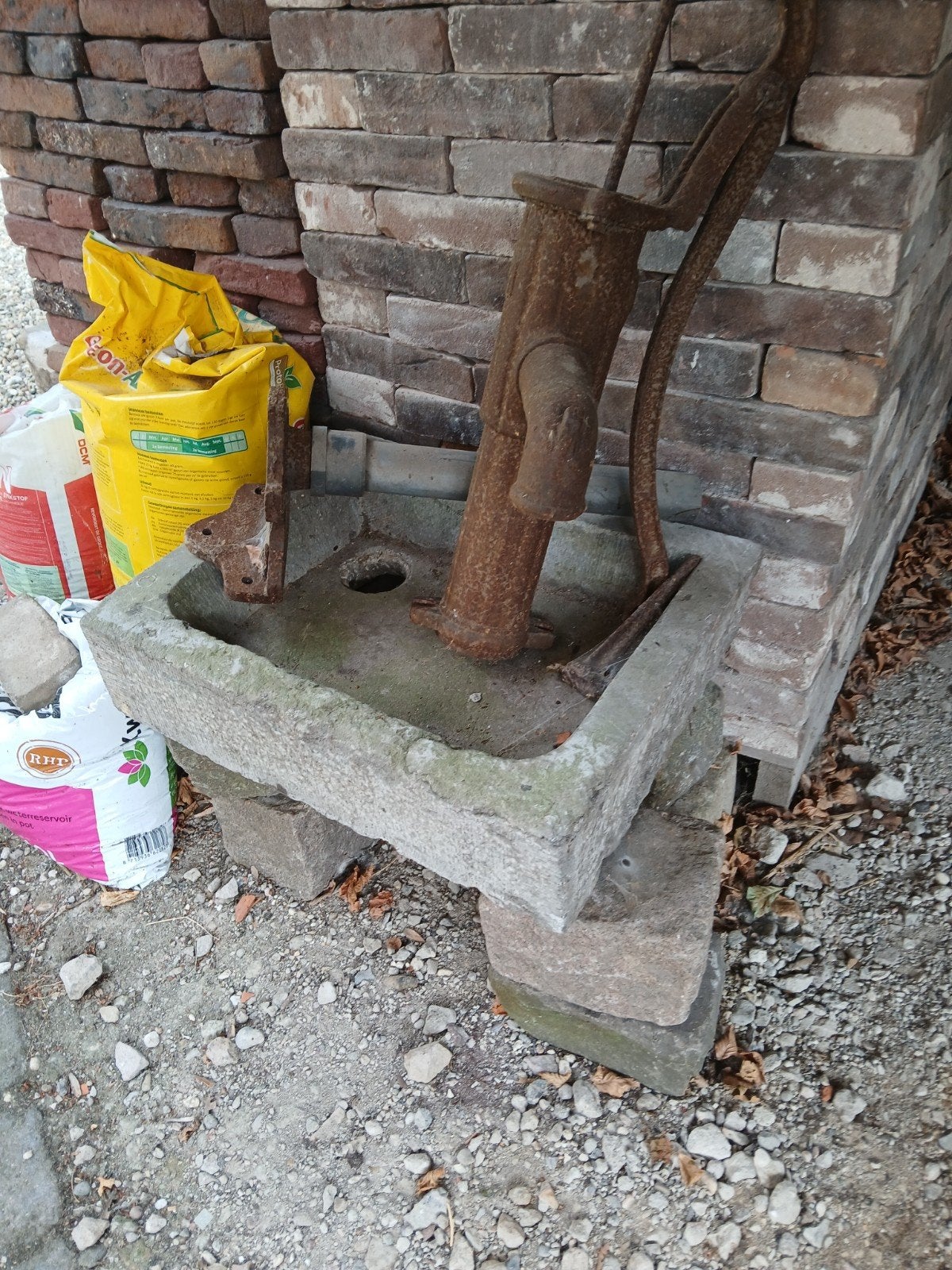 oude bentheimer gootsteen met waterpomp, Ophalen, Gebruikt