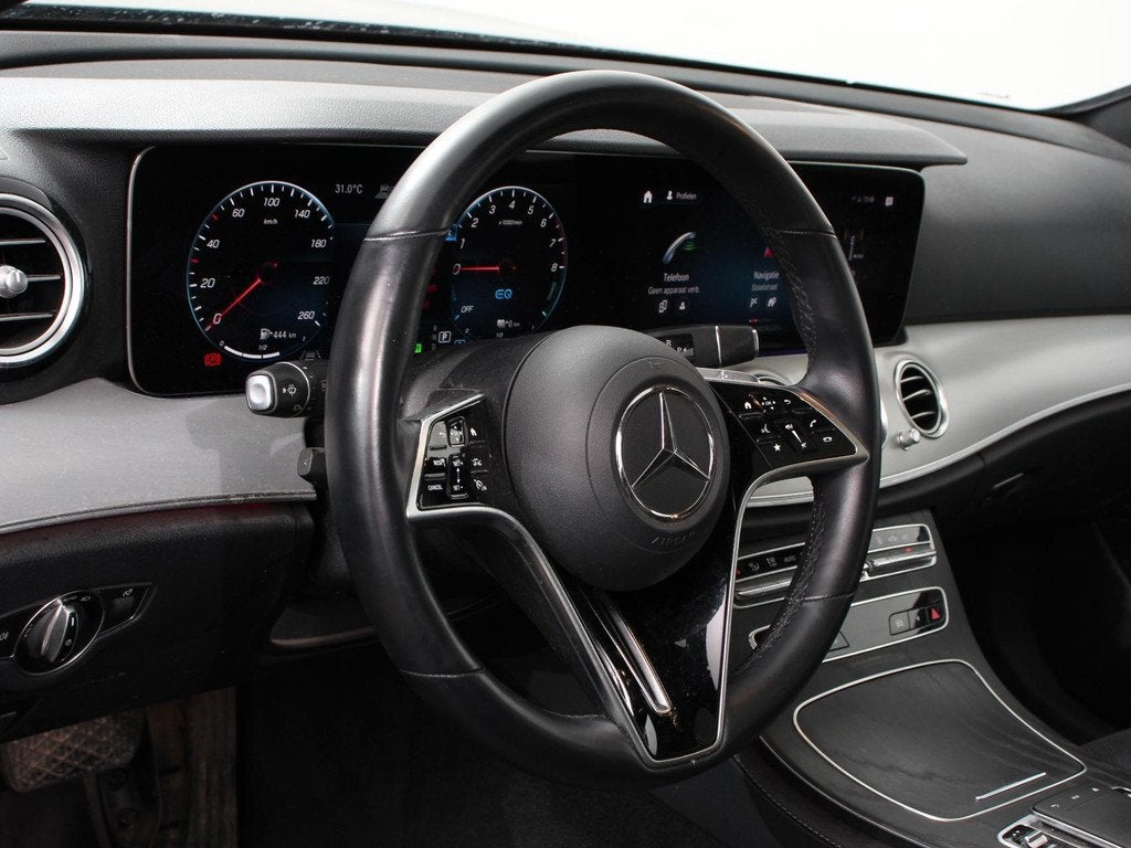 Mercedes-Benz E-klasse 300e Avantgarde Premium Plus PHEV Aut, Auto's, Mercedes-Benz, Gebruikt, 4 cilinders, Zwart, Bedrijf