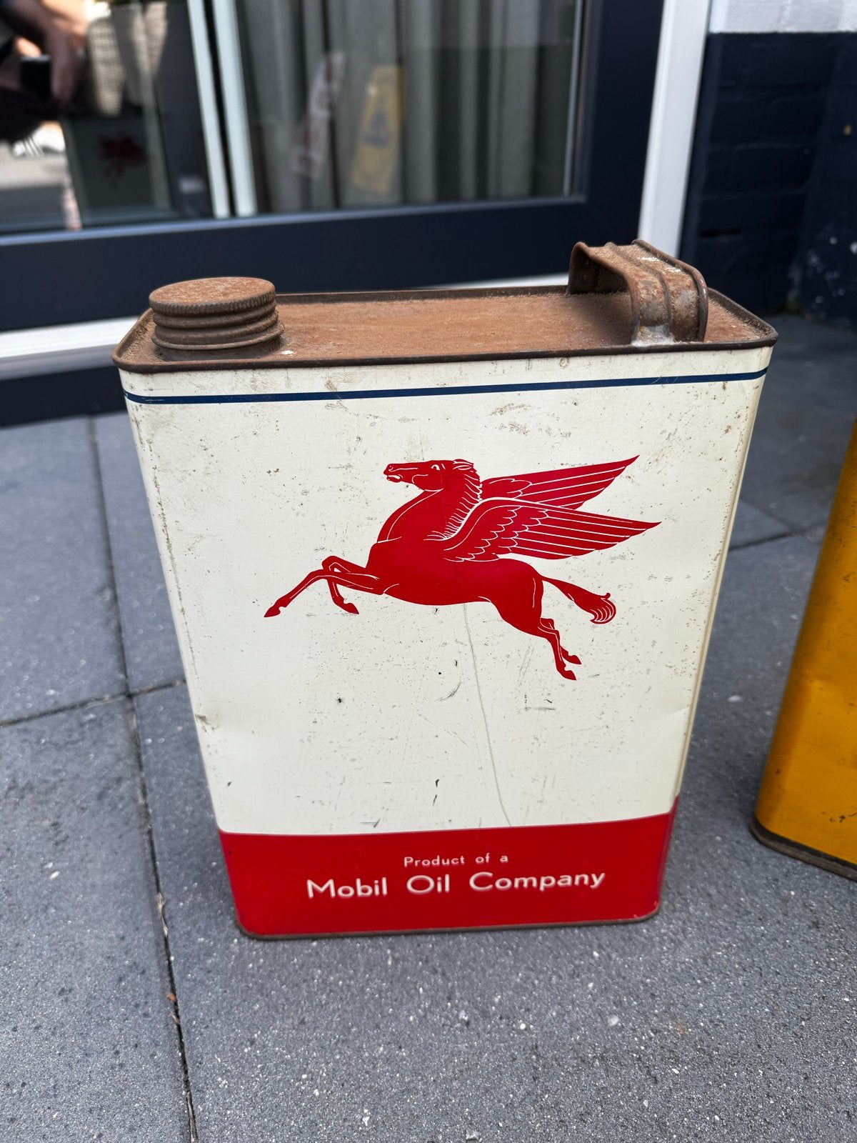 Vintage Mobil Oil Company Olieblik met Pegasus logo, Verzamelen, Merken en Reclamevoorwerpen, Ophalen, Gebruikt, Verpakking