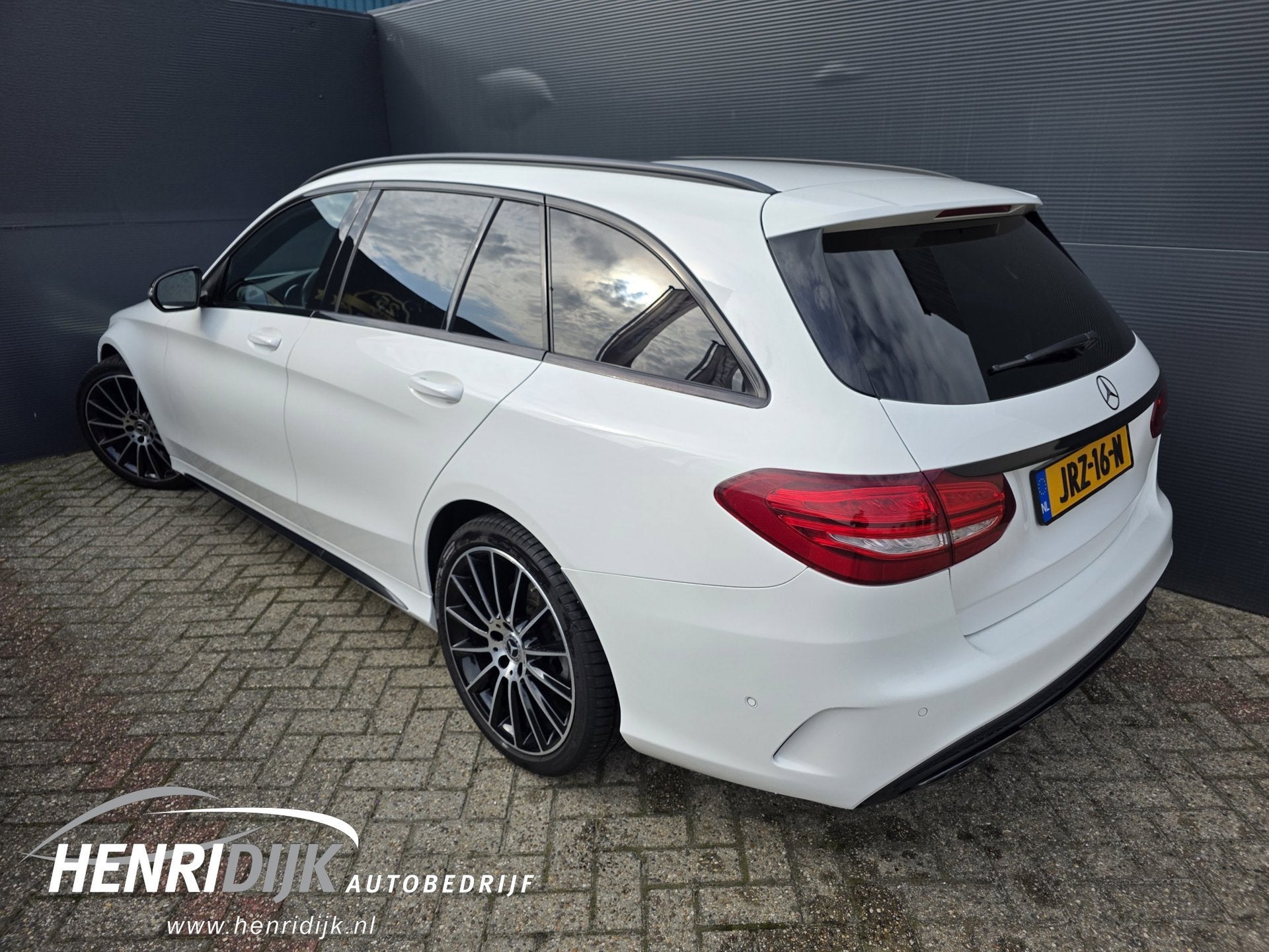 Mercedes-Benz C-klasse Estate 250 Premium Plus AMG Pano / 36, Auto's, Automaat, Achterwielaandrijving, 1445 kg, Wit