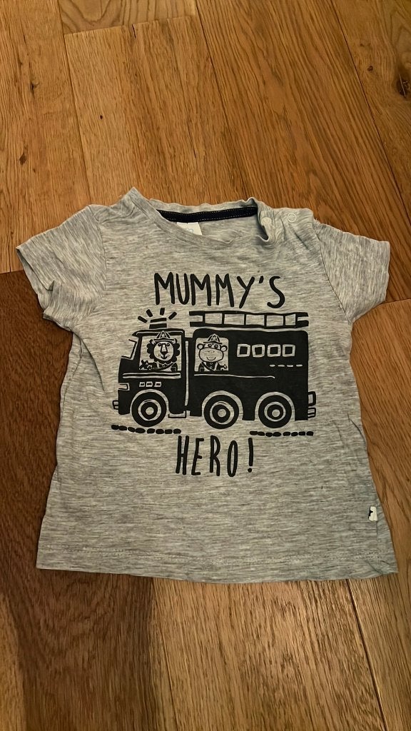Mummy’s hero Tshirt maat 86 grijs C&A, Kinderen en Baby's, Babykleding | Maat 86, Gebruikt, C&A, Ophalen of Verzenden, Jongetje