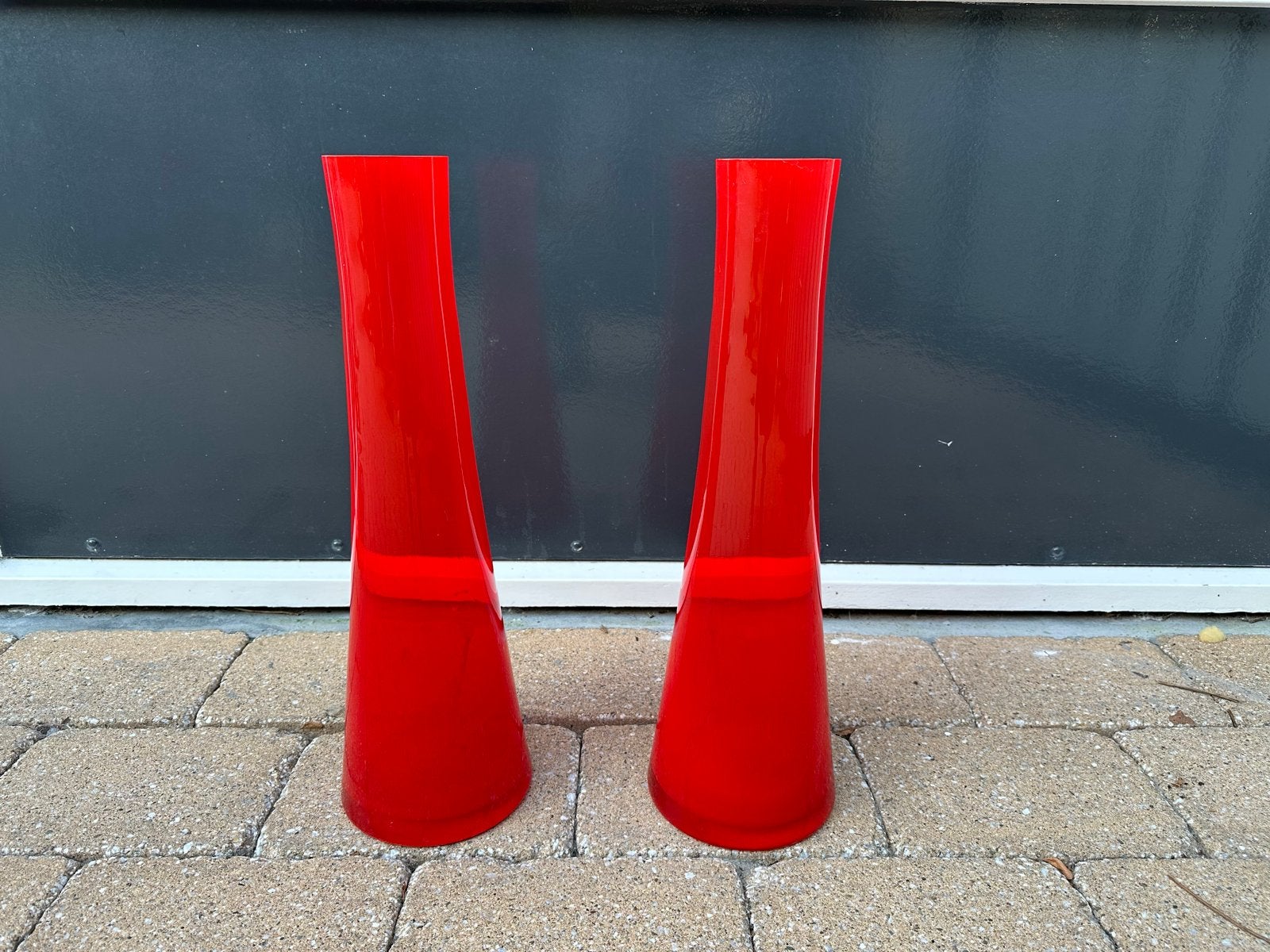 Set van 2 rode glazen vazen 60cm - Modern design, Antiek en Kunst, Ophalen of Verzenden